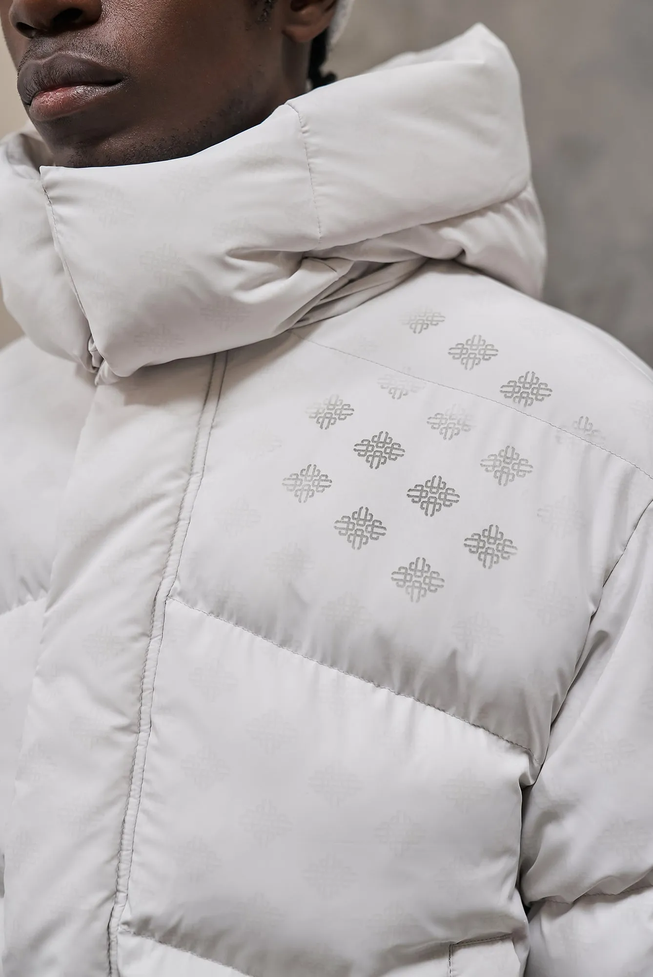 COLD REACTIVE PUFFER COAT - OFF WHITE